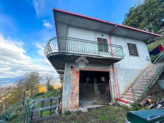 Casa trilocale in vendita in Contrada Gullieri, Nocera Terinese