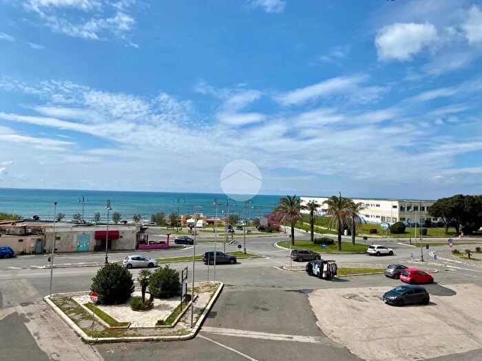 Appartamento trilocale in vendita in Via Cristoforo Colombo, Anzio