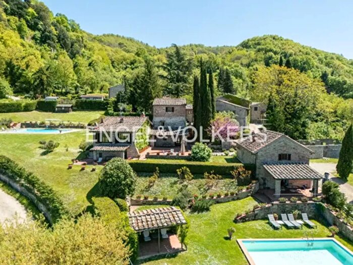 Casa con 6 locali in vendita in Frazione Orticaia, Dicomano