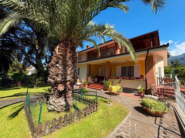 Casa con 11 locali in vendita in Via delle Cerase Marine, Anzio