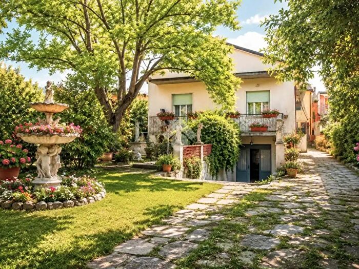 Casa quadrilocale in vendita in Via del Torrente, Terni