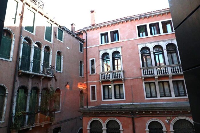 Appartamento trilocale in vendita in Calle S Zorzi, Venezia