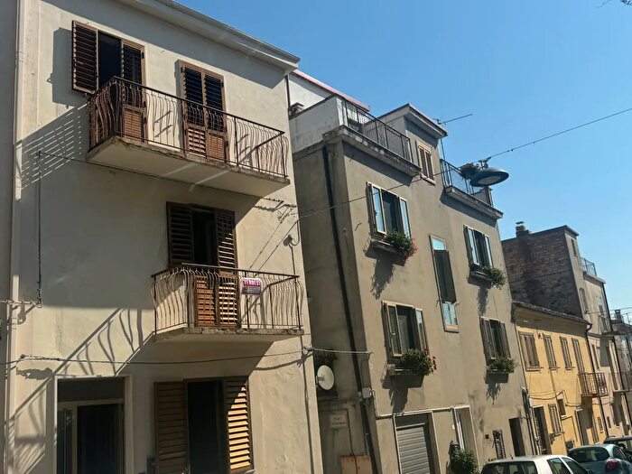 Casa con 8 locali in vendita in Atessa