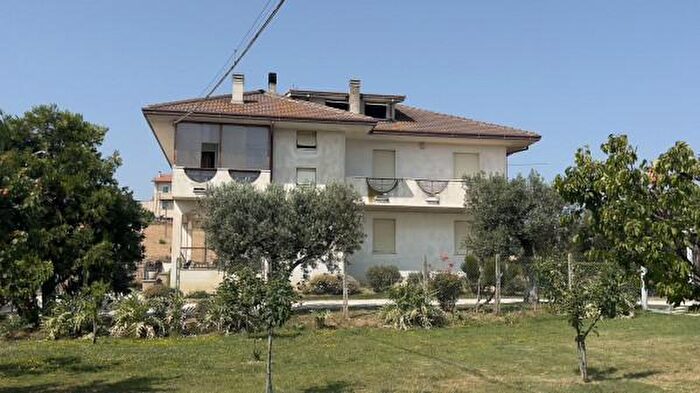 Casa con 6 locali in vendita in Strada Comunale Vallasciano a, Fermo