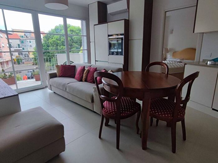 Appartamento trilocale in affitto in Via Poggi, Celle Ligure Pecorile, Celle Ligure