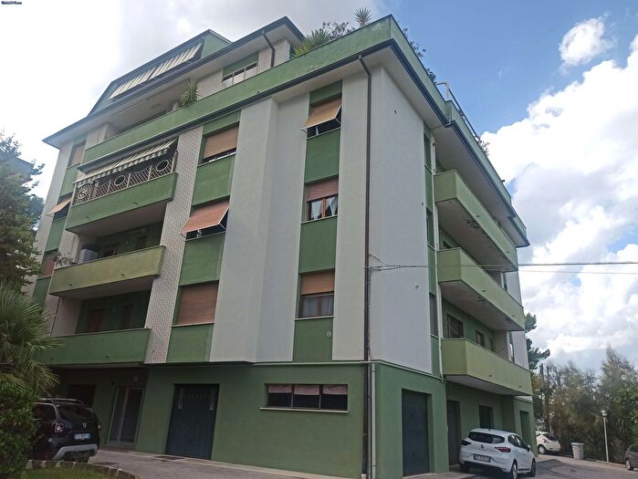 Appartamento trilocale in vendita in Via Alessandro Volta, Falconara Marittima