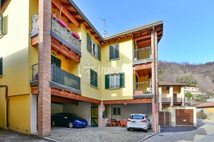 Appartamento bilocale in vendita in Via Santi Stefano Paolo, Proserpio