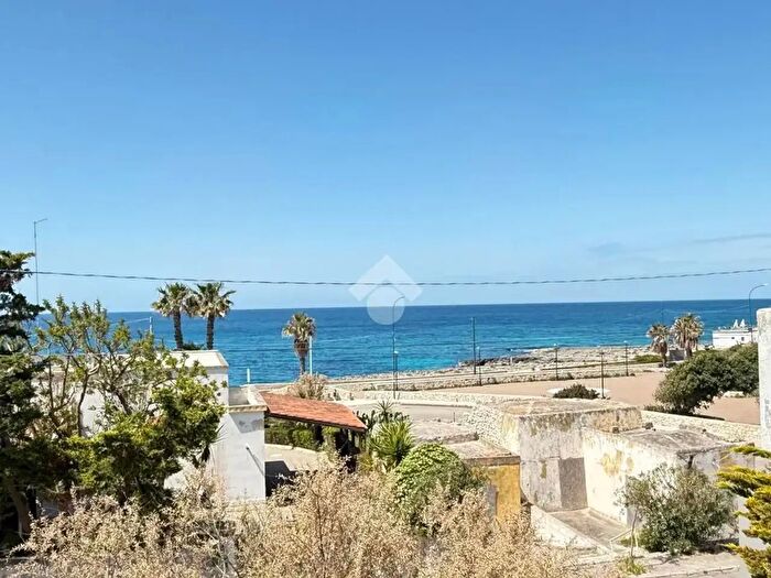 Casa con 5 locali in vendita in Racale