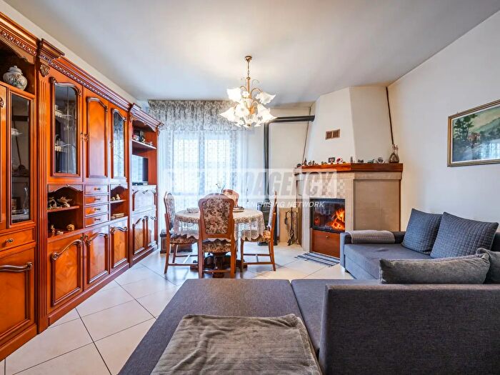 Appartamento quadrilocale in vendita in Via Giannino Zanelli, Pavullo Nel Frignano