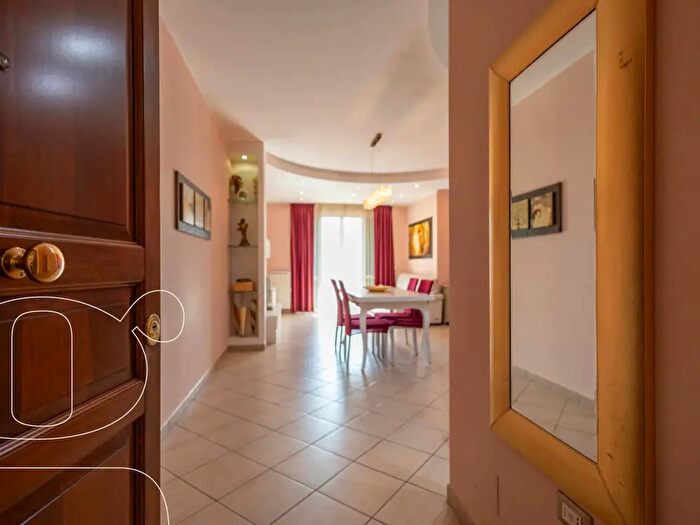 Appartamento quadrilocale in vendita in Via Fratelli Rosati, Todi