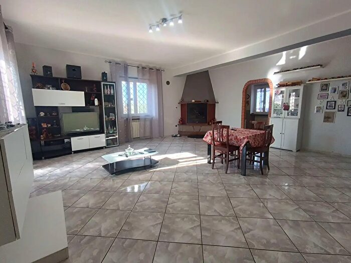 Casa con 7 locali in vendita in Via Vittorio Alfieri, Zagarolo