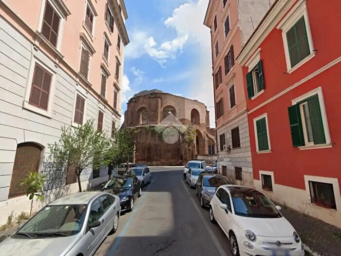 Appartamento trilocale in vendita in Via Giovanni Giolitti, Roma