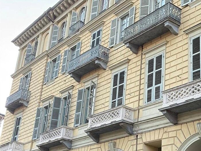 Appartamento con 5 locali in affitto in PIAZZA CARLO FLICE, Via Roma, Torino