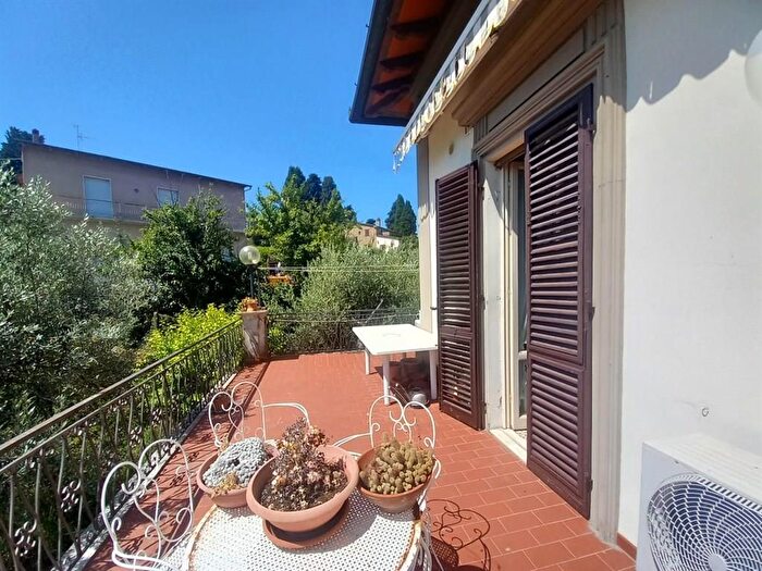 Casa con 16 locali in vendita in Gambassi Terme