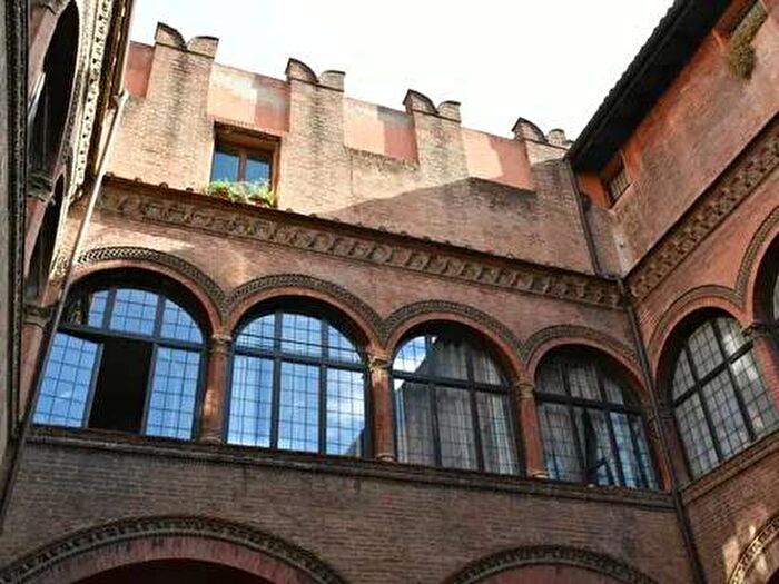 Appartamento bilocale in affitto in Via Castiglione, Santo Stefano, Bologna
