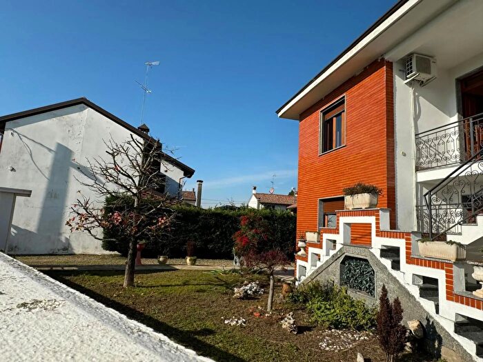 Casa con 12 locali in vendita in Mortara, Mortara