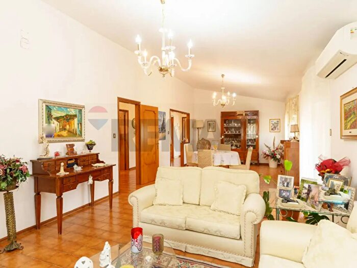 Appartamento con 6 locali in vendita in Via della Zagara, Misterbianco