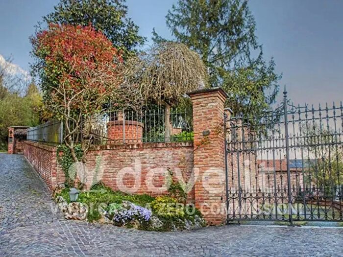 Casa con 6 locali in vendita in Via d Chiaves, Monale