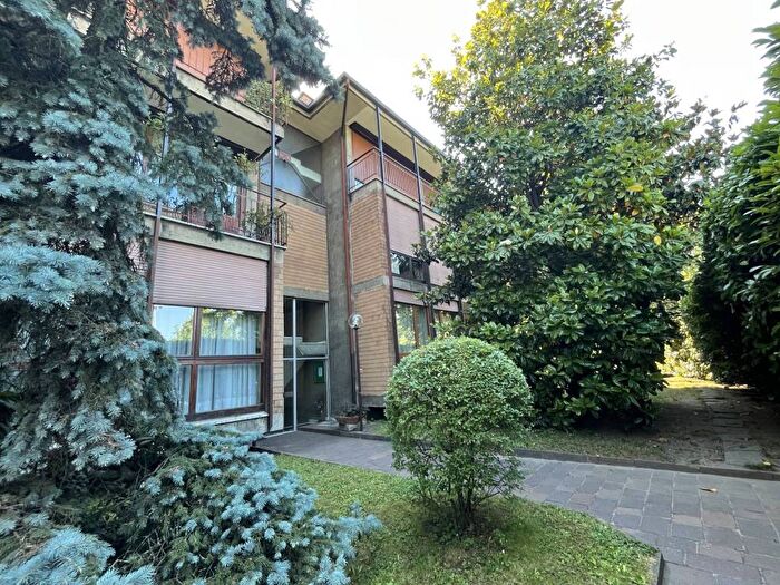 Appartamento con 5 locali in affitto in Viale Federico Caprilli, San Siro, Milano