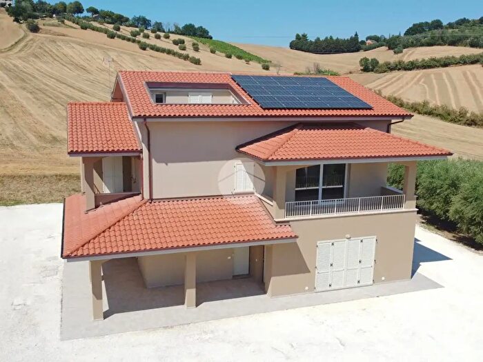 Casa con 14 locali in vendita in Contrada Riomaggio, Potenza Picena