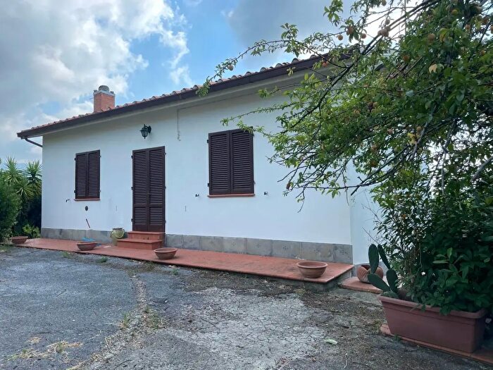 Casa con 8 locali in vendita in Buggiano