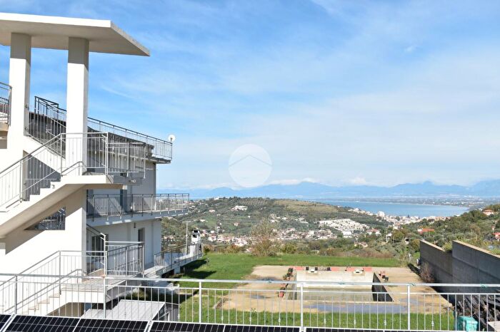 Appartamento con 6 locali in vendita in Fontana Saracena, Agropoli