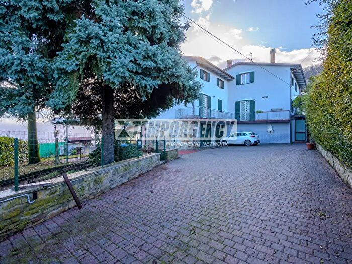 Appartamento con 5 locali in vendita in Via P Giardini Nord, Serramazzoni