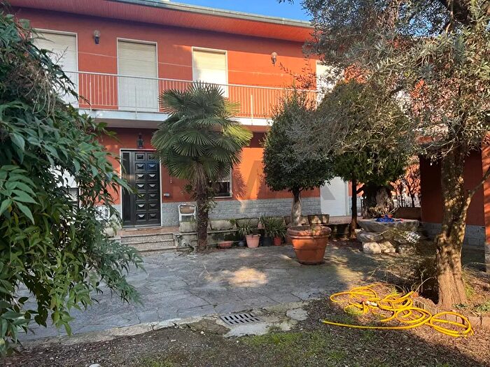 Casa con 8 locali in vendita in Via Canton Santo, Busto Arsizio