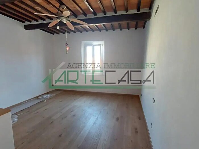 Casa con 6 locali in vendita in Cascina