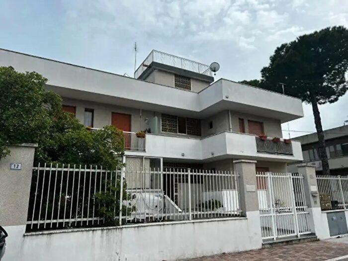 Appartamento trilocale in vendita in Via Ponte Conca, Misano Adriatico
