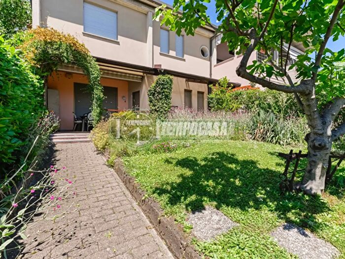 Appartamento quadrilocale in vendita in Via Fornace, Carnate