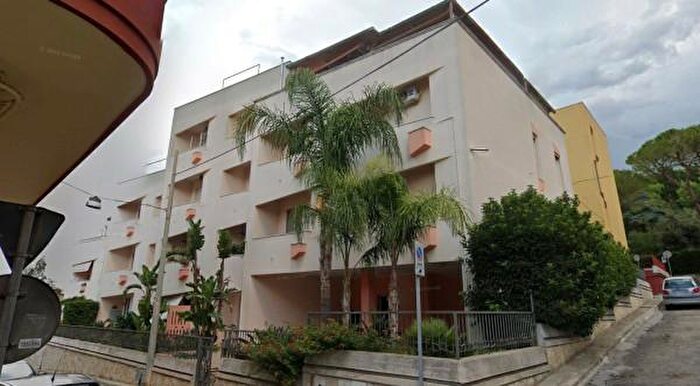 Appartamento con 5 locali in vendita in Via Casa Savoia, Parabita