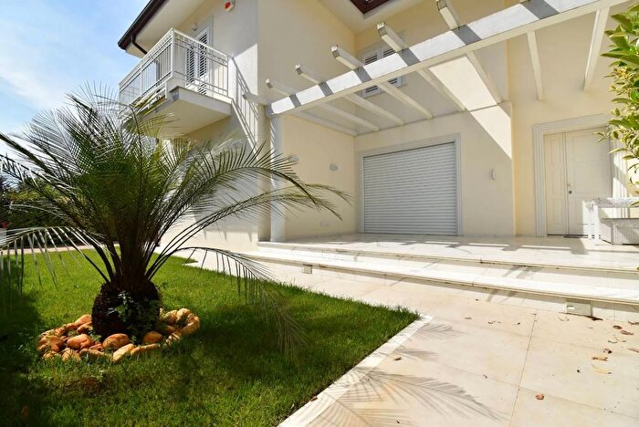 Casa con 6 locali in vendita in Via Firenze, Pietrasanta