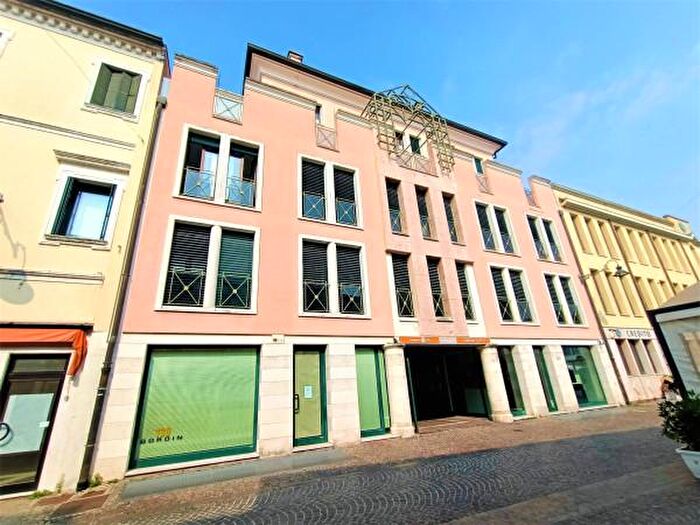 Appartamento trilocale in vendita in Corso Vittorio Emanuele II, Adria