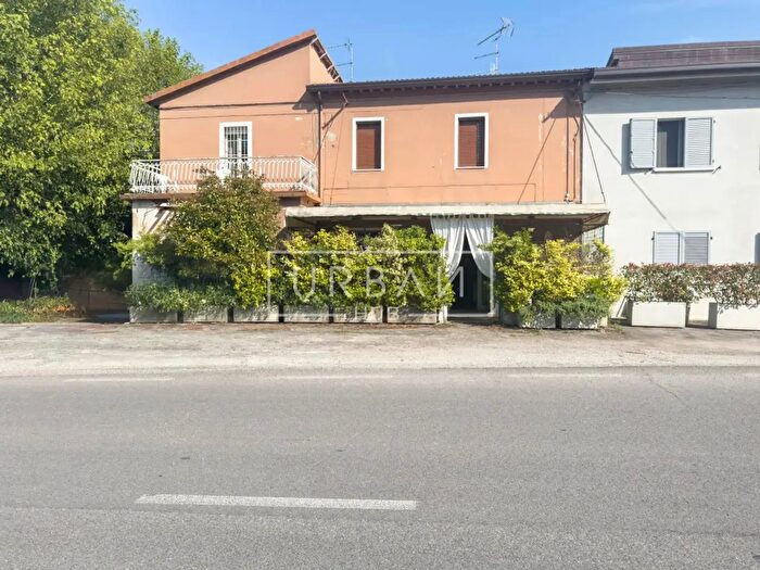 Casa con 8 locali in vendita in Via Nazionale, Castrocaro Terme
