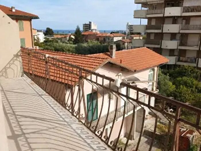 Appartamento quadrilocale in vendita in Via Colonnello Aprosio, Vallecrosia