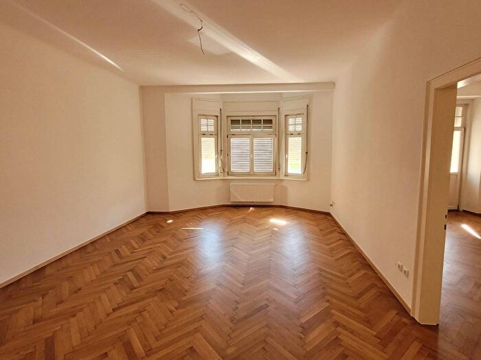 Appartamento trilocale in affitto in Centro, Merano