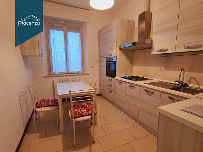 Appartamento trilocale in affitto in Via Emilia Parmense, Farnesiana, Piacenza