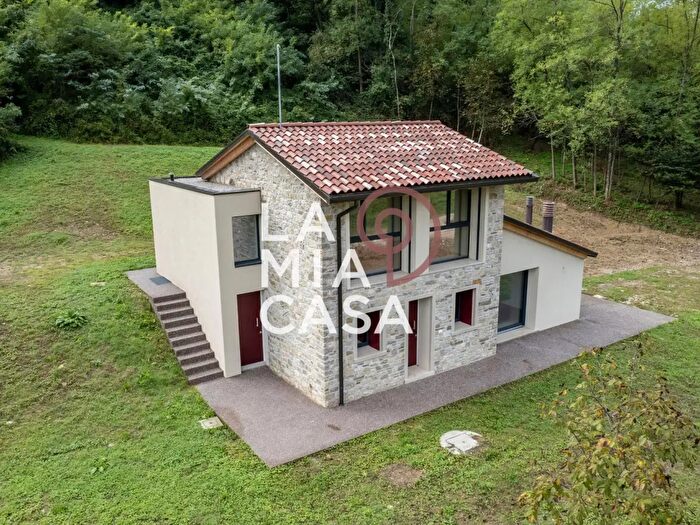 Casa con 5 locali in vendita in Miane