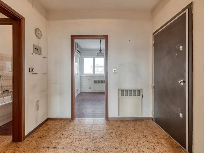 Appartamento con 5 locali in vendita in Via Pietro Pomponazzi, Bologna