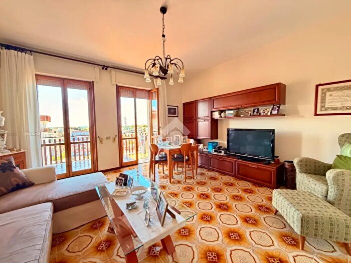 Appartamento trilocale in vendita in Via Ea Mario, Lecce