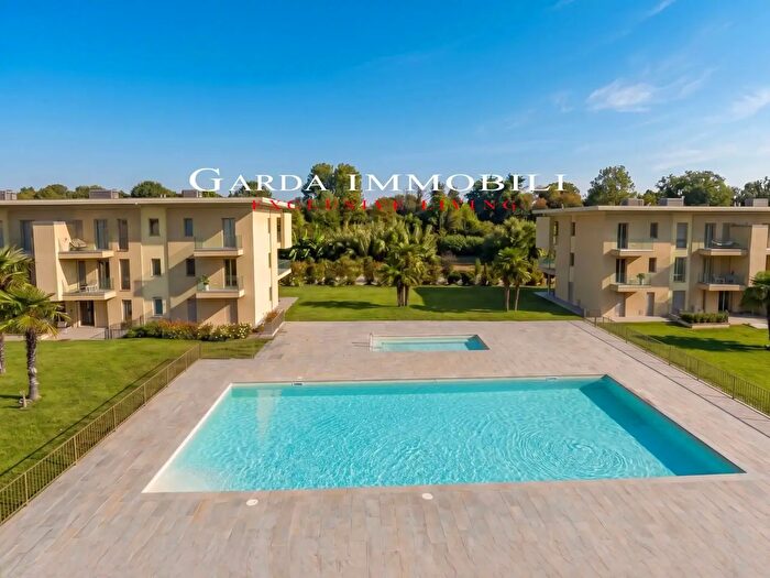 Appartamento trilocale in vendita in Via Francesco Agello, Desenzano Del Garda