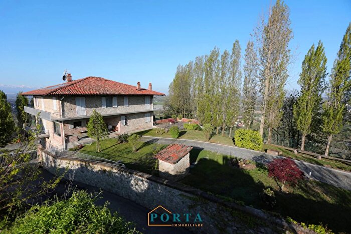 Casa con 13 locali in vendita in Frazione Genè, Farigliano