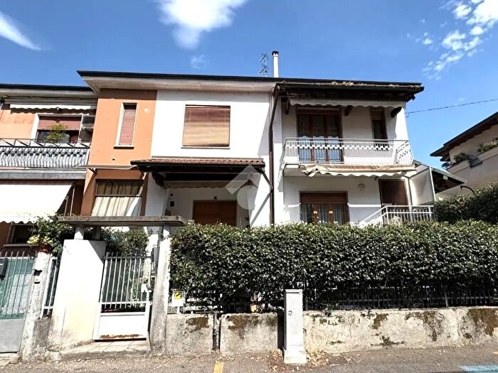 Casa con 5 locali in vendita in Via Vicenza, Senago