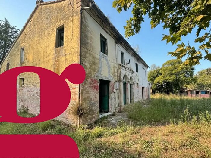 Casa con 10 locali in vendita in Contrada Potenza, Macerata