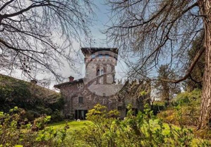 Casa con 6 locali in vendita in Bergamo