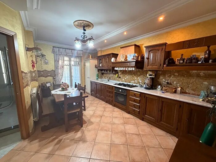 Casa con 5 locali in vendita in Via Enrico De Nicola, Crispano