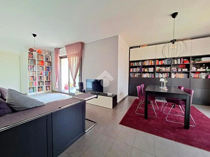Appartamento trilocale in vendita in Via Canturina, Como
