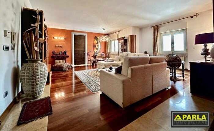 Appartamento con 5 locali in vendita in Via Nuoro, Canicatti