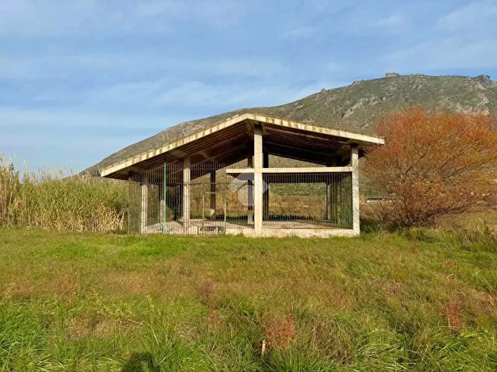 Casa trilocale in vendita in Via Fiumara, Mondragone
